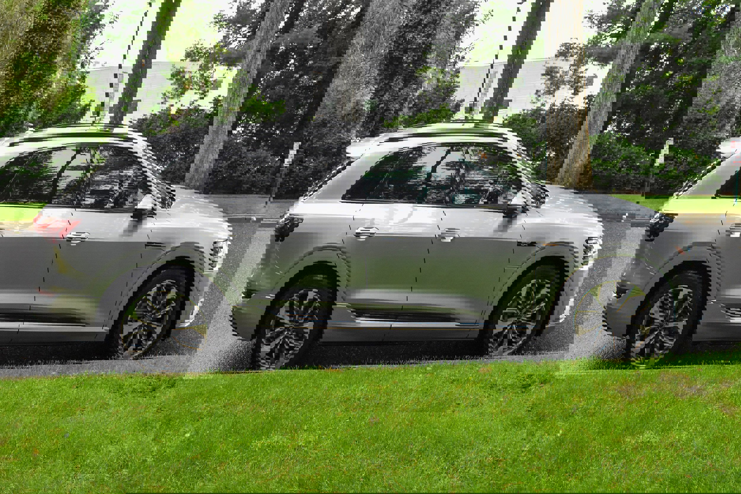 Used 2021 Audi e-tron Premium Plus w/ Premium Plus Package image 10