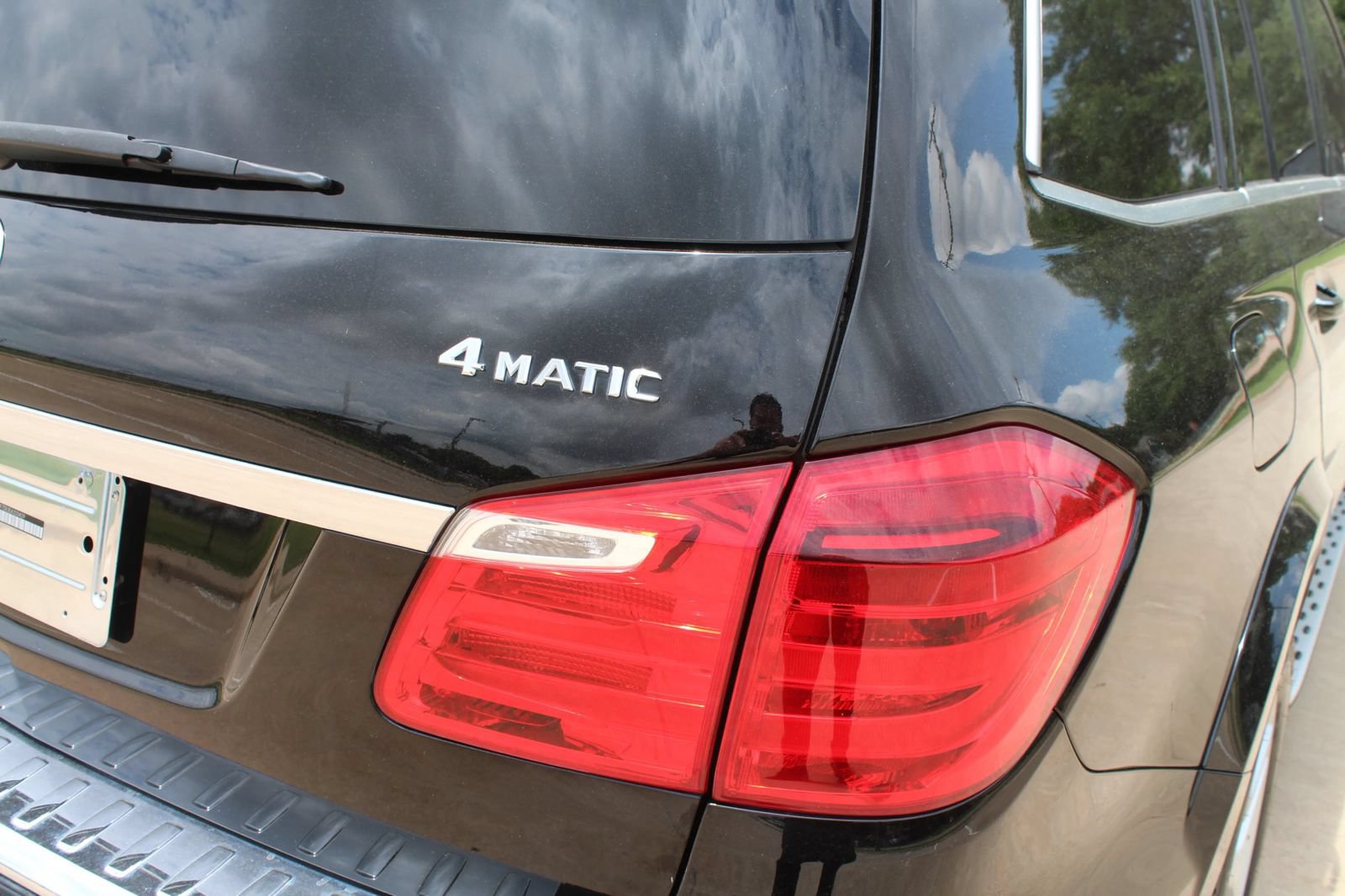 Used 2014 Mercedes-Benz GL 550 4MATIC w/ Driver Assistance Package image 23