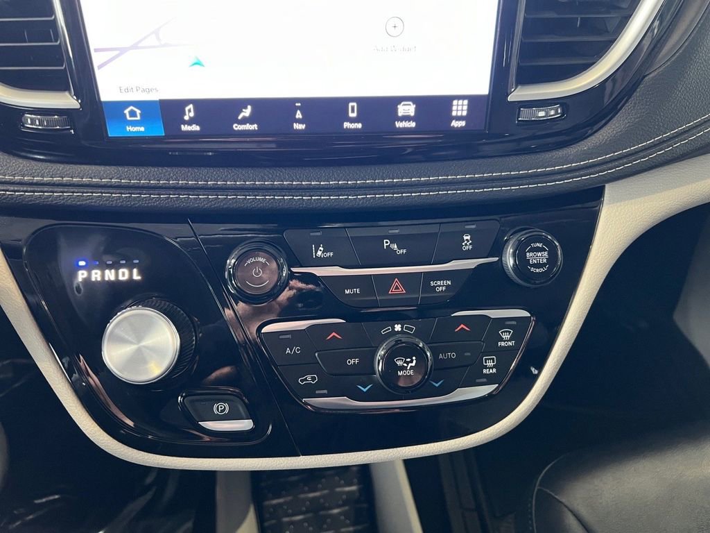 Used 2024 Chrysler Pacifica Select FWD image 35