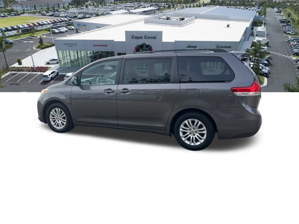 Used 2014 Toyota Sienna XLE image 26