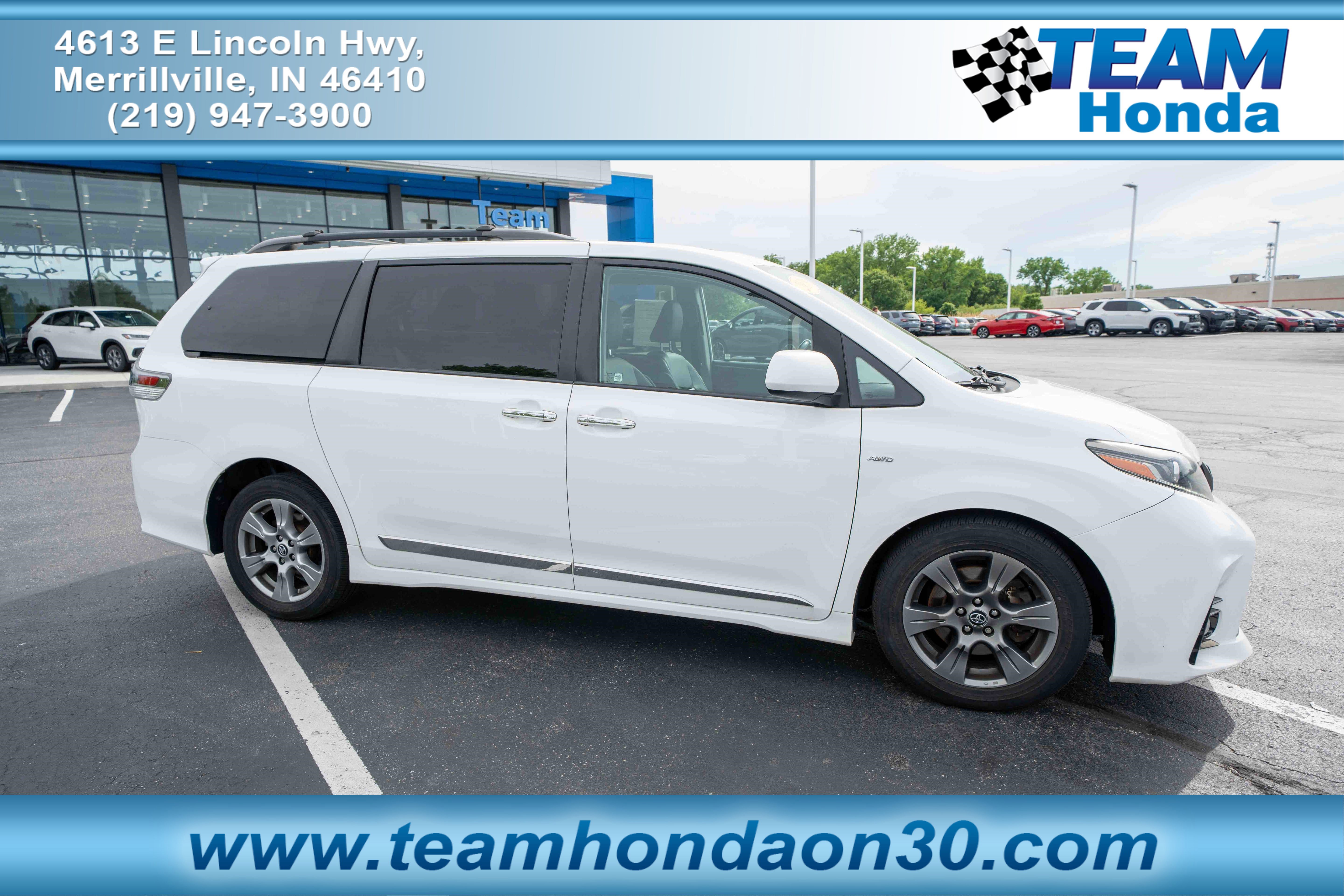 Used 2019 Toyota Sienna SE w/ SE Preferred Package AWD/4WD image 1