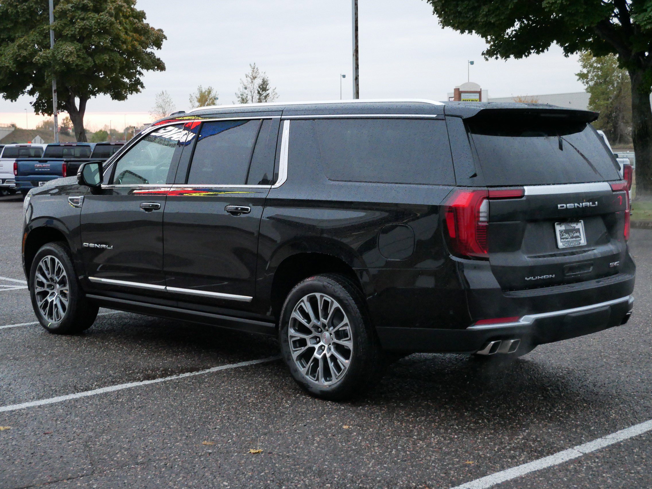 New 2026 GMC Yukon XL Denali w/ Denali Reserve Package image 5