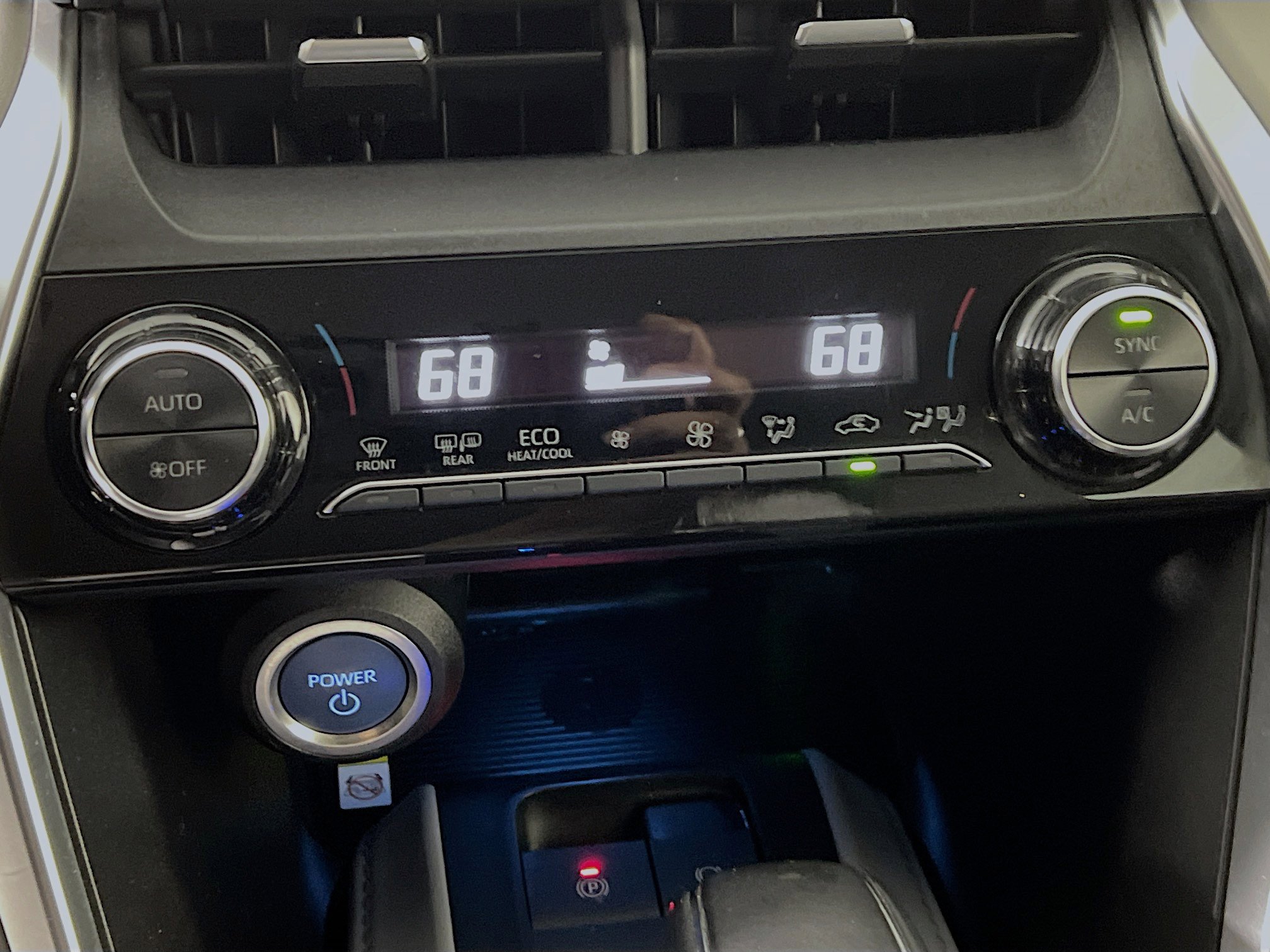 Used 2021 Toyota Venza LE w/ Carpet Mat Package (TMS) image 26