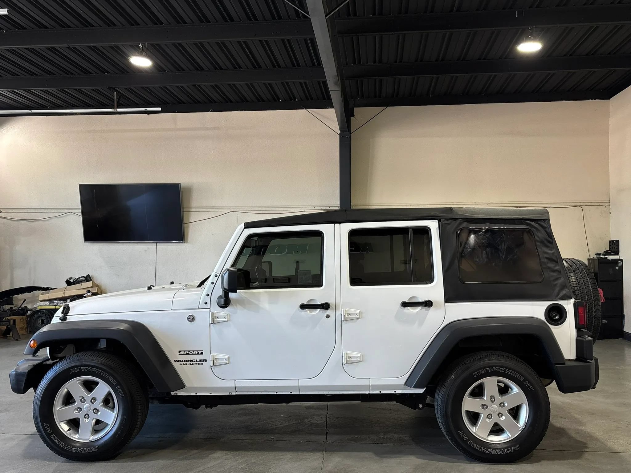 Used 2015 Jeep Wrangler Unlimited Sport w/ Quick Order Package 24S AWD/4WD image 8