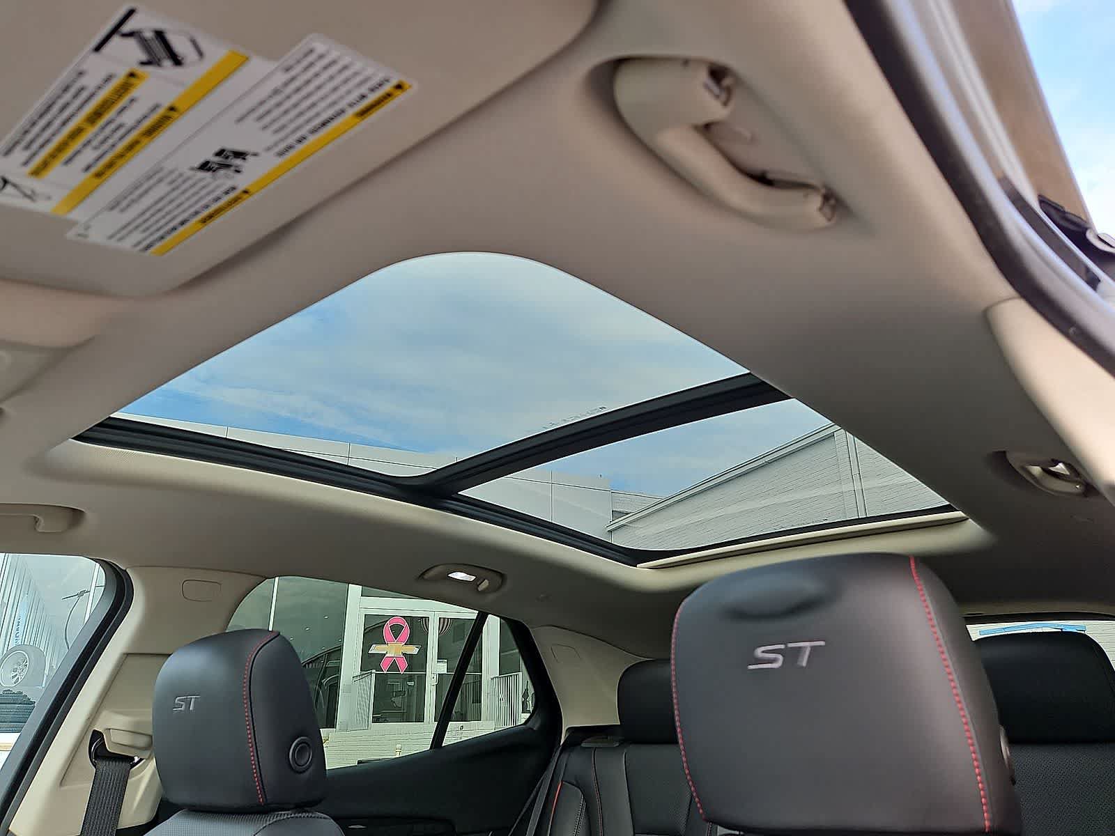 Used 2022 Buick Envision Essence w/ Technology Package II FWD image 25