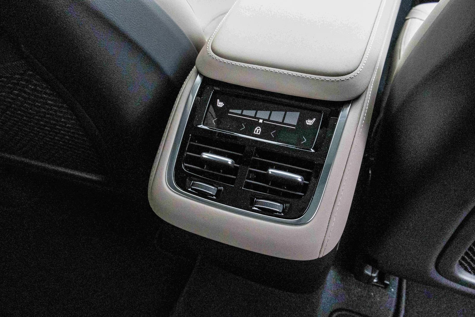 New 2026 Volvo XC90 B5 Core image 21