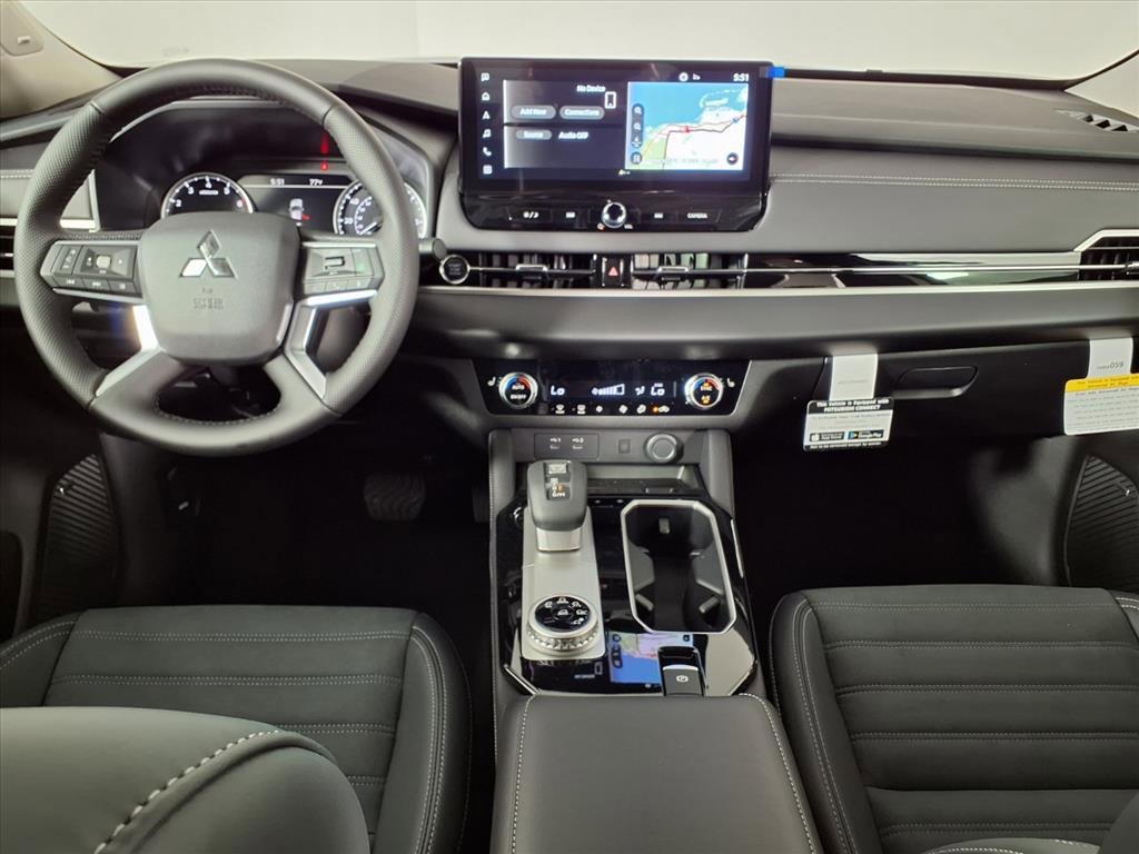 New 2025 Mitsubishi Outlander SE image 12