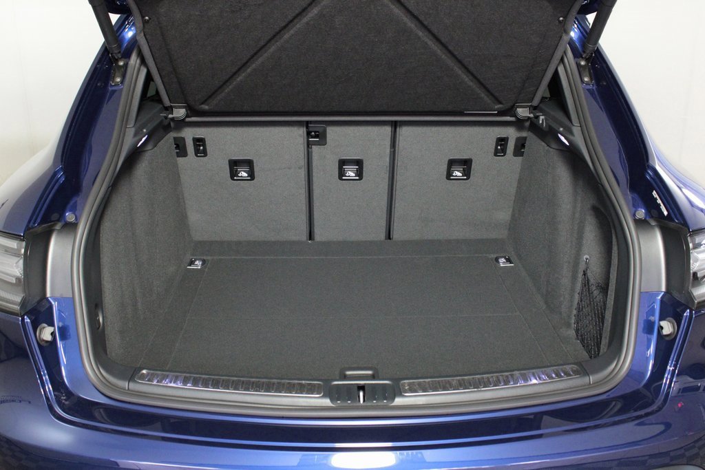 Used 2025 Porsche Macan image 15