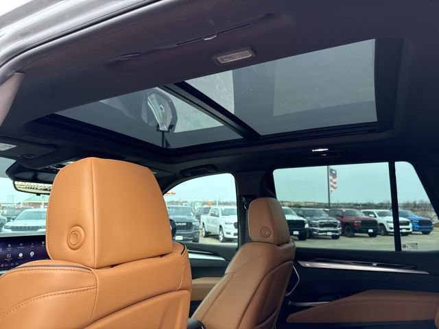 Used 2025 Cadillac Escalade Premium Luxury AWD/4WD image 36