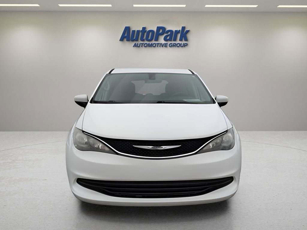 Used 2020 Chrysler Voyager LX FWD image 2