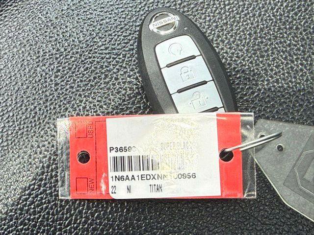 Used 2022 Nissan Titan PRO-4X w/ Pro-4x Convenience Package AWD/4WD image 17