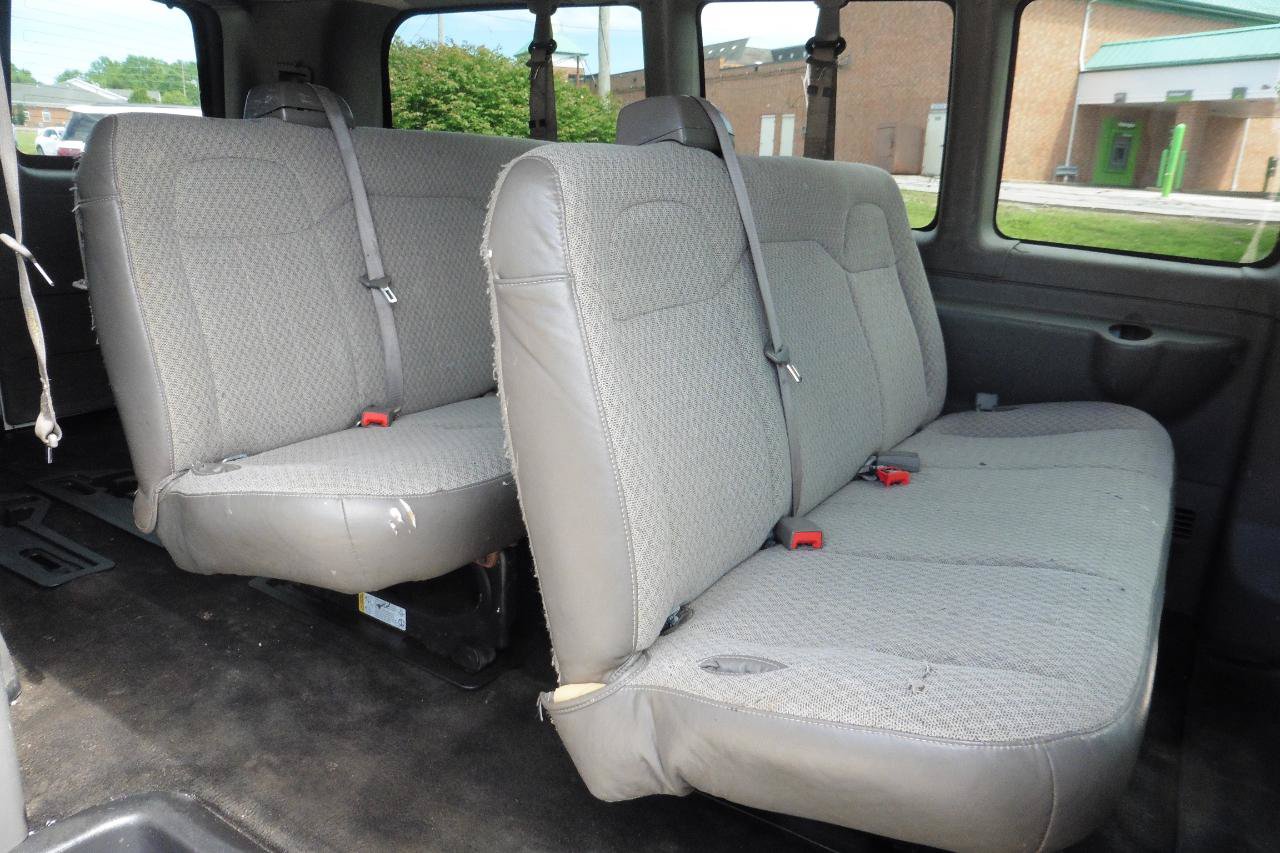 Used 2017 Chevrolet Express 3500 LT w/ LT Preferred Equipment Group RWD image 3