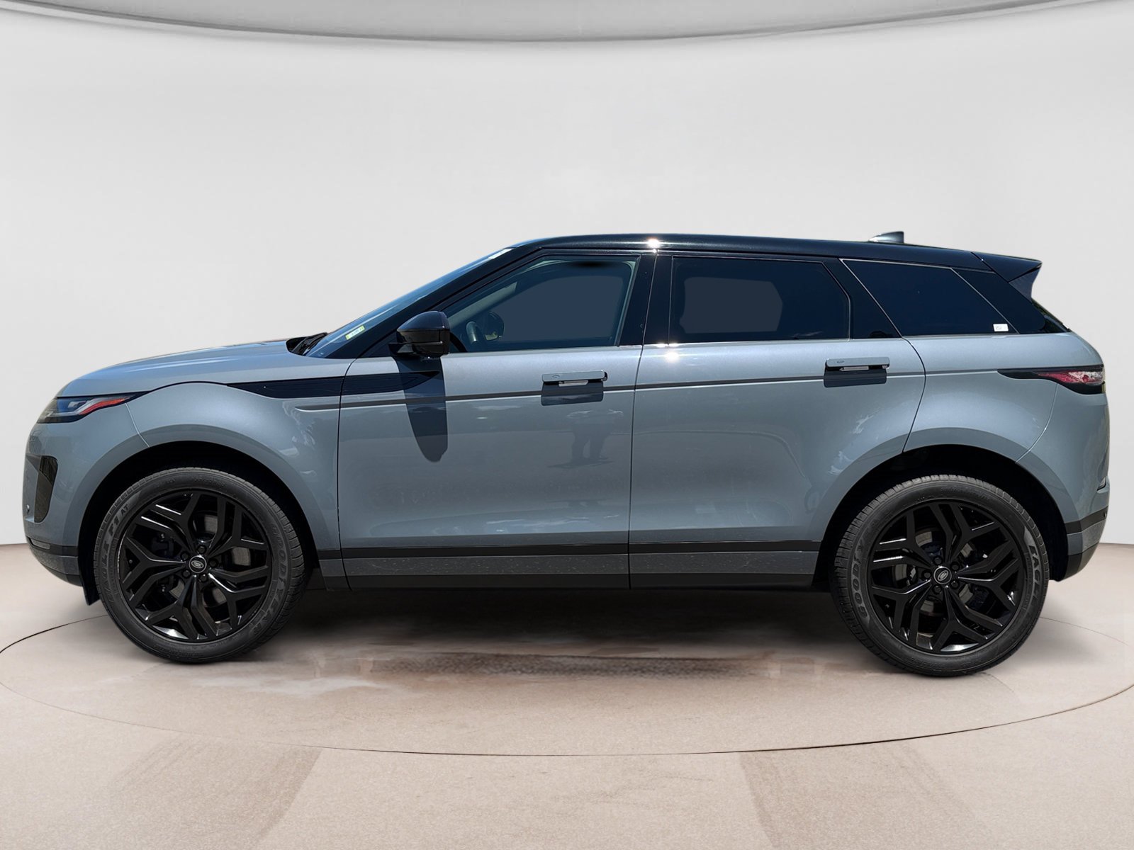 Used 2023 Land Rover Range Rover Evoque SE AWD/4WD image 2
