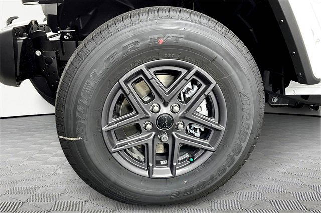 New 2025 Jeep Gladiator Sport image 13