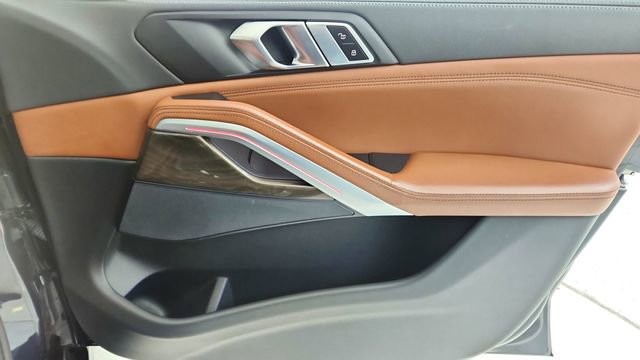 Used 2022 BMW X6 xDrive40i w/ Executive Package image 24