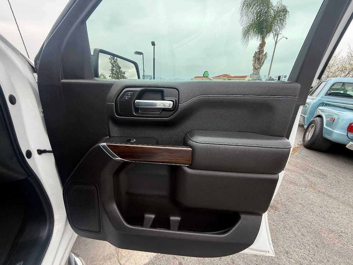 Used 2020 GMC Sierra 1500 SLT w/ Driver Alert Package II AWD/4WD image 16