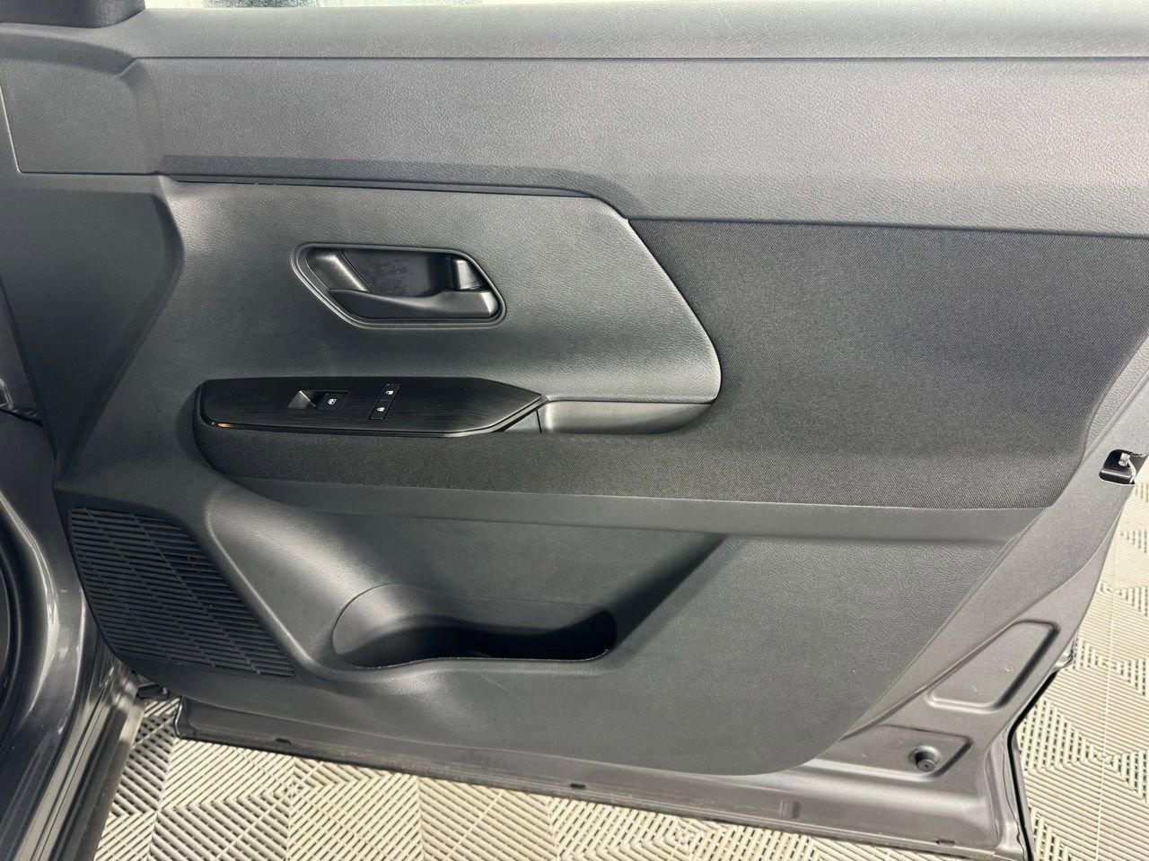 Used 2025 Nissan Kicks S image 28