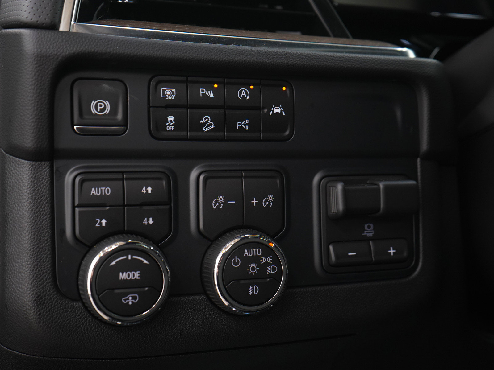 Used 2026 Chevrolet Tahoe High Country AWD/4WD image 30