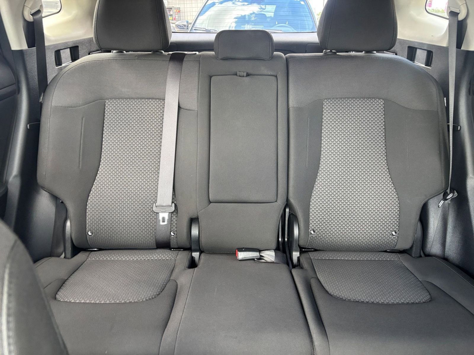 Used 2025 Kia Sportage LX image 37