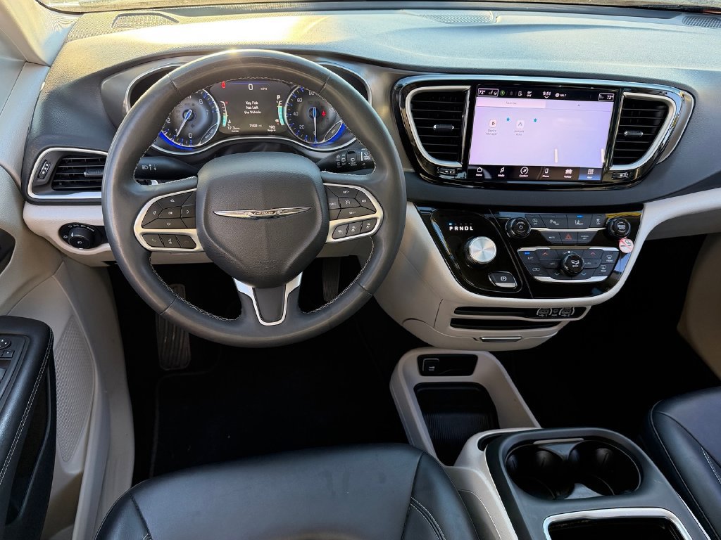 Used 2024 Chrysler Pacifica Touring-L FWD image 14