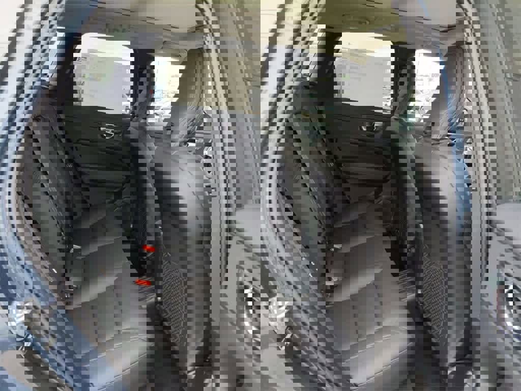 New 2025 Volvo XC60 T8 Plus w/ Protection Package Premier image 18