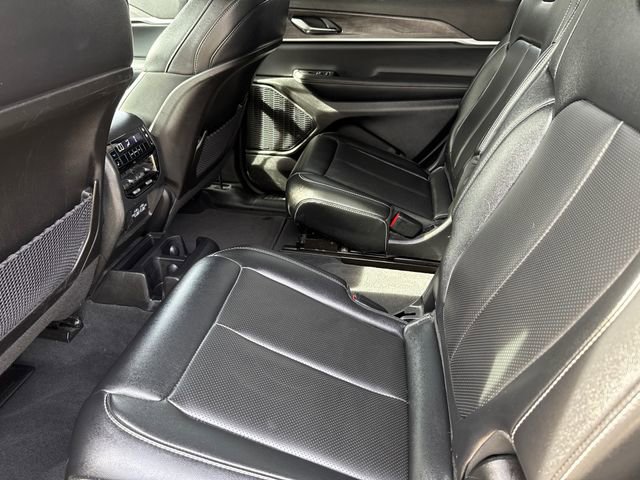 Used 2024 Jeep Grand Cherokee L Limited w/ Luxury Tech Group II image 18