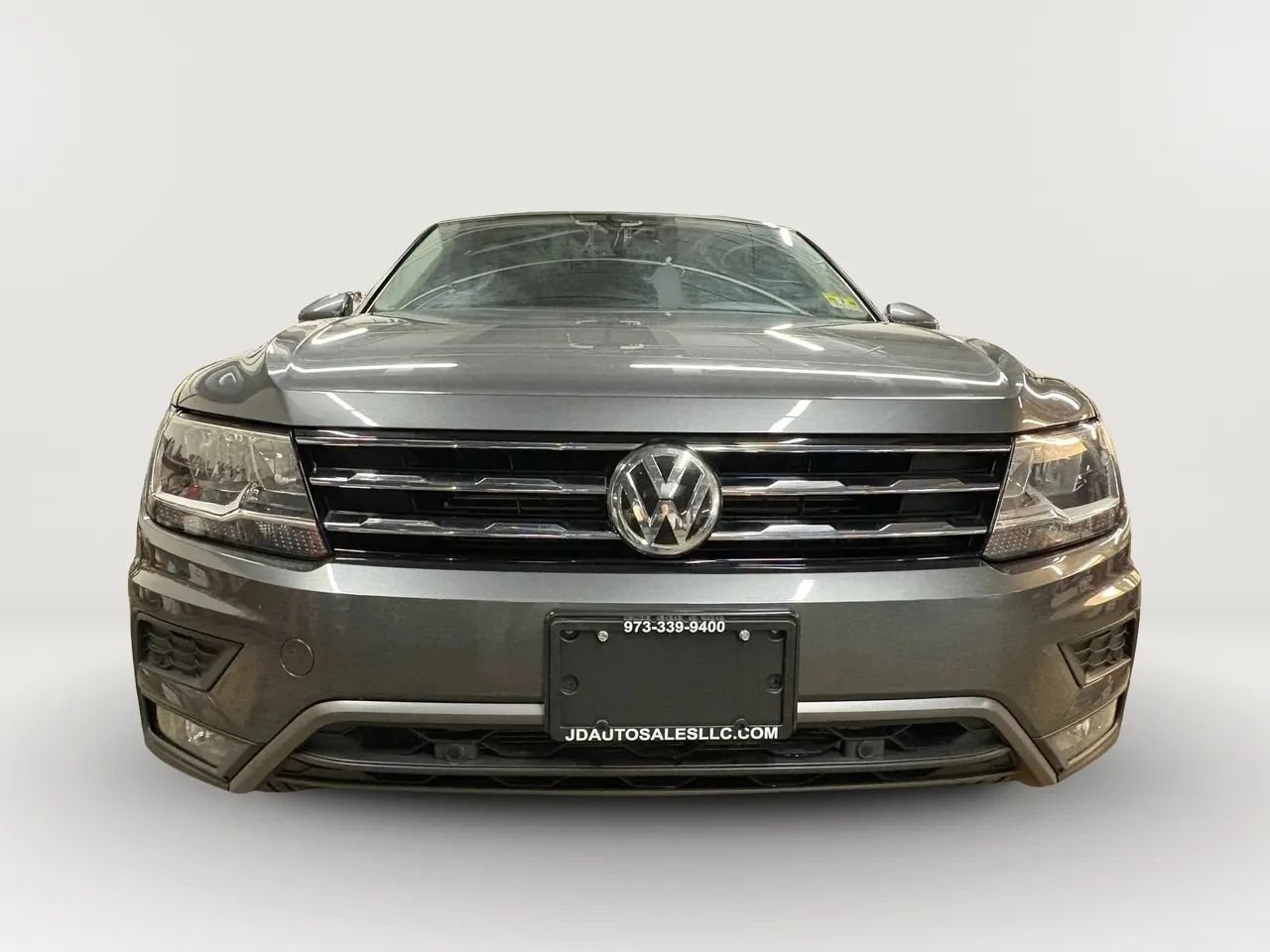 Used 2020 Volkswagen Tiguan SEL AWD/4WD image 3
