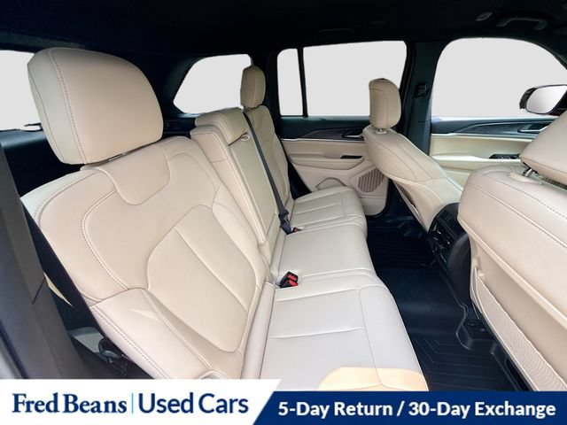 Used 2023 Jeep Grand Cherokee Limited w/ Black Appearance Package AWD/4WD image 33