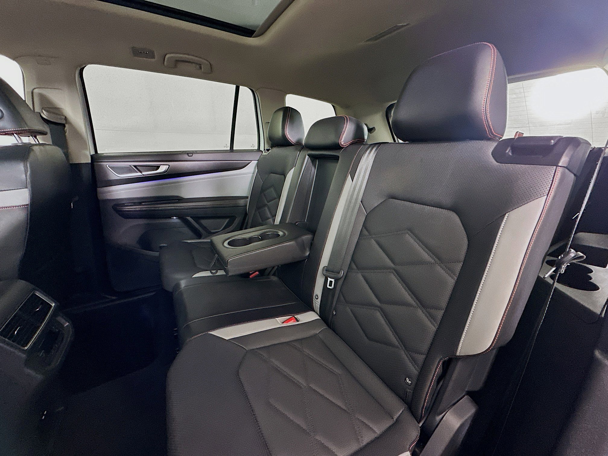 Used 2024 Volkswagen Atlas Peak Edition SE image 29