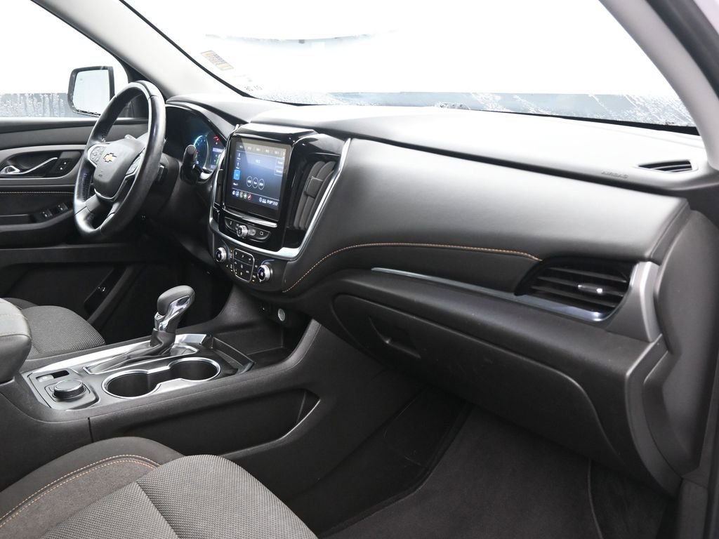 Used 2021 Chevrolet Traverse LT image 16