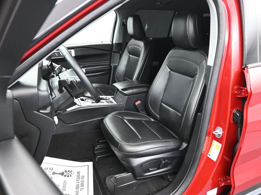Certified 2020 Ford Explorer XLT w/ Equipment Group 202A image 11