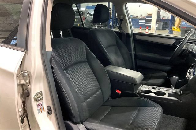 Used 2017 Subaru Outback 2.5i Premium AWD/4WD image 7