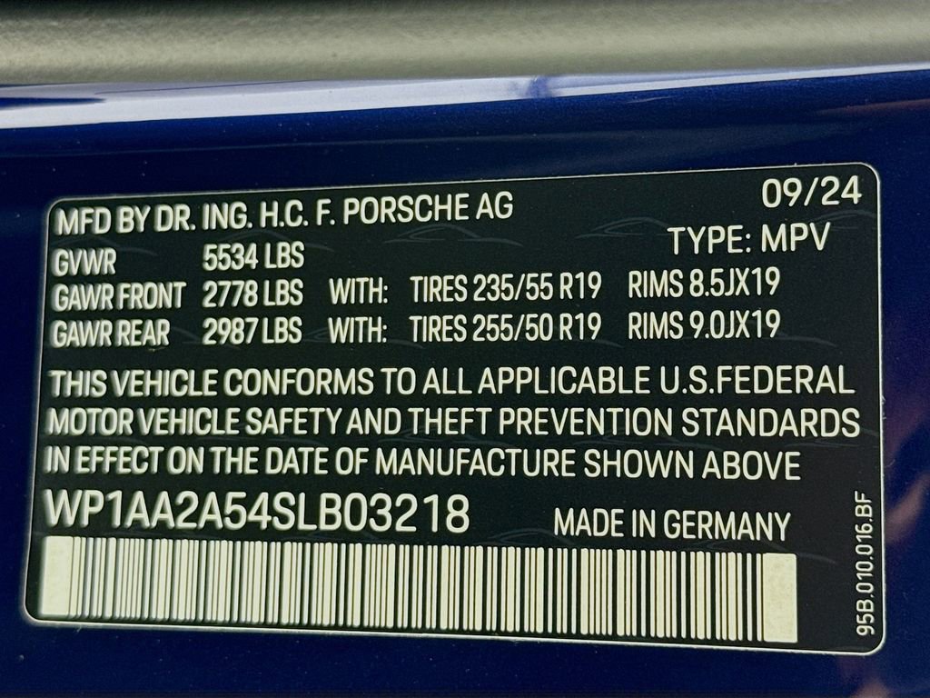 Certified 2025 Porsche Macan image 34