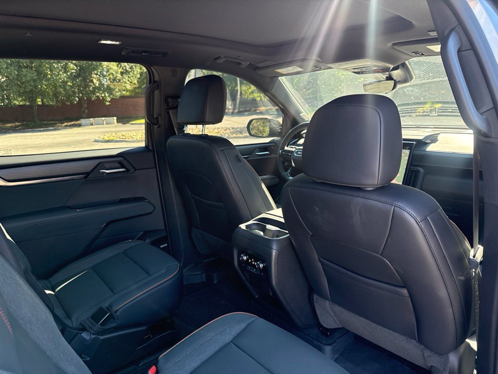 Used 2026 GMC Acadia AT4 w/ Luxury Package AWD/4WD image 18