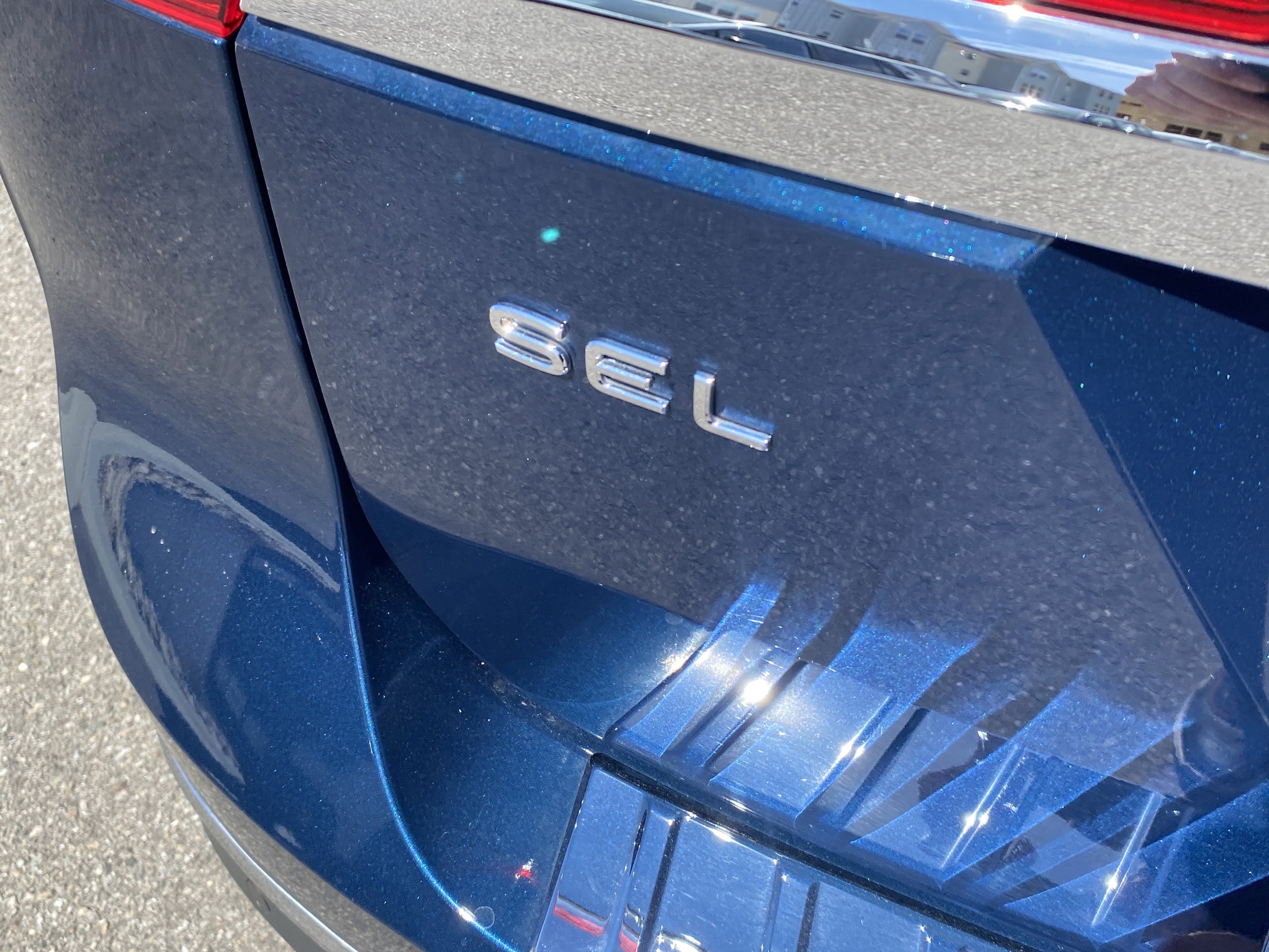 Used 2018 Volkswagen Atlas SEL Premium image 11