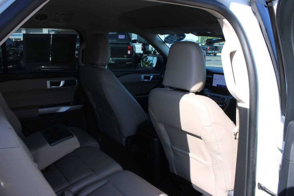 Used 2023 Ford Explorer XLT w/ Equipment Group 202A AWD/4WD image 32