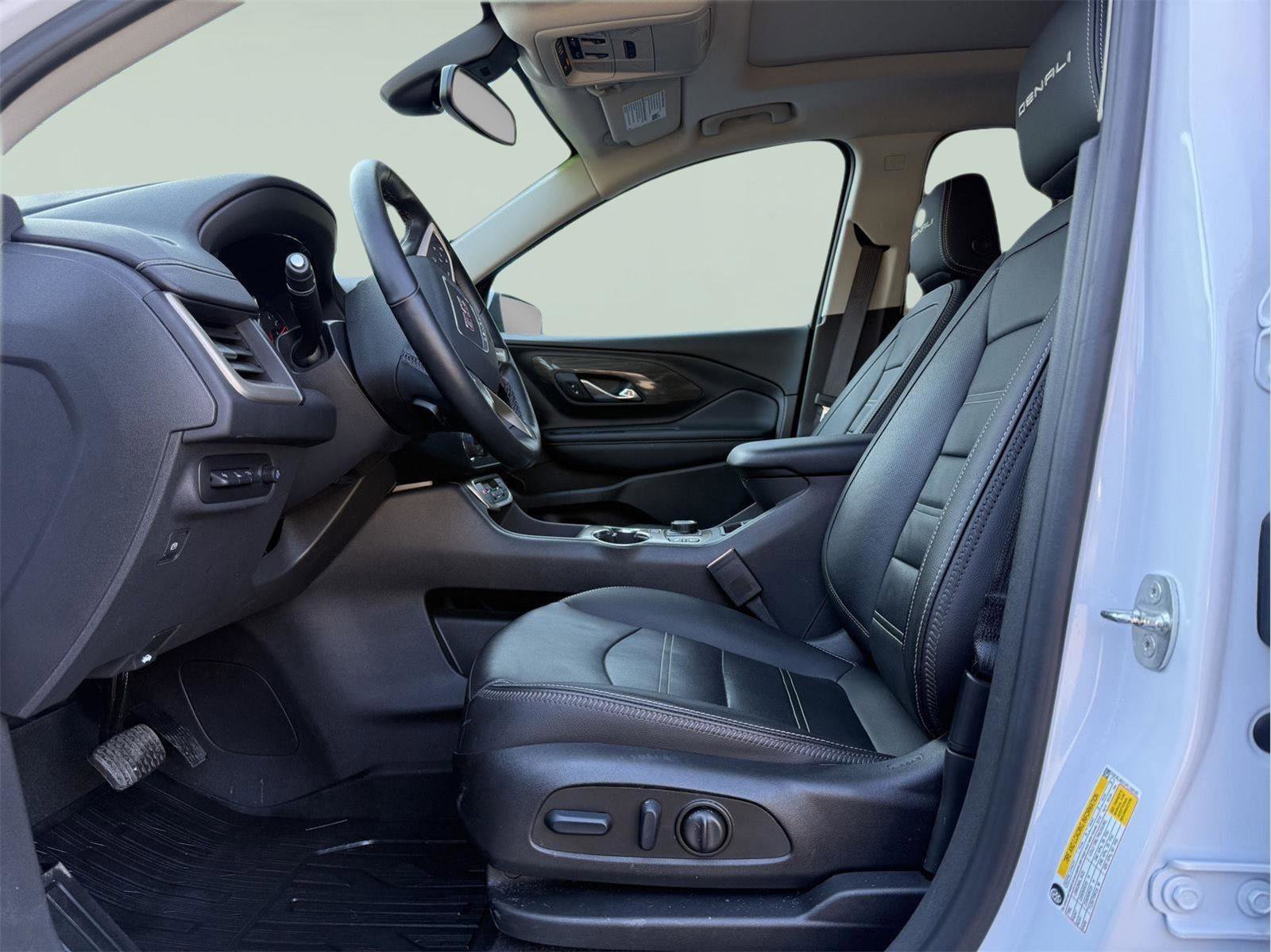 Used 2023 GMC Terrain Denali w/ Denali Premium Package image 11