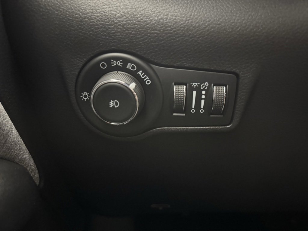 Used 2023 Jeep Compass Latitude image 26