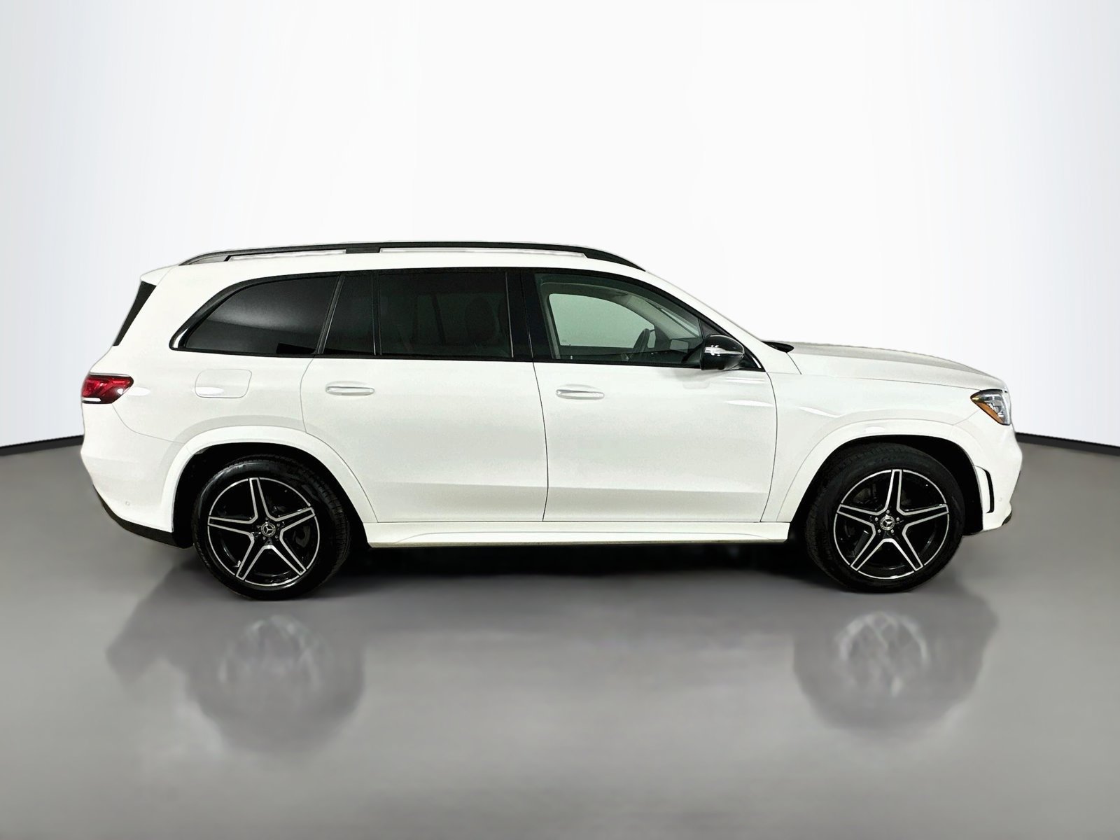 Used 2022 Mercedes-Benz GLS 450 4MATIC image 4