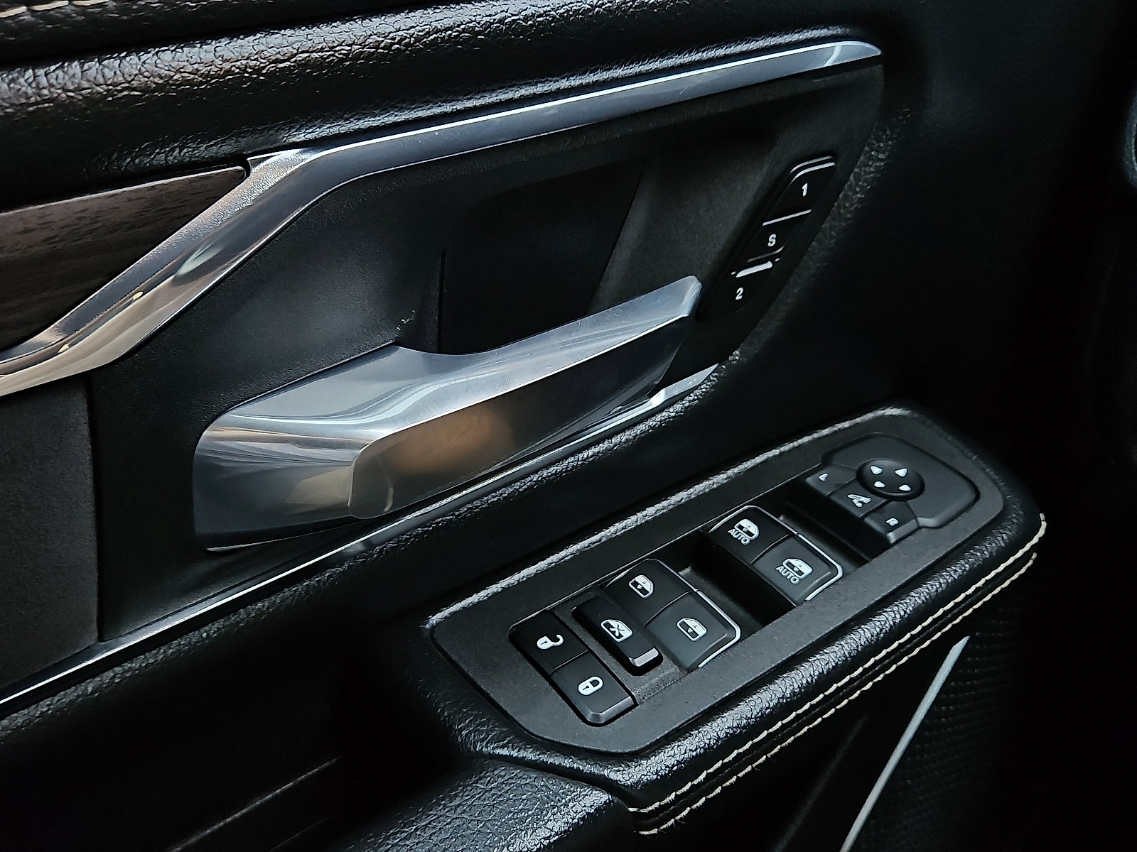 Used 2025 RAM 1500 Laramie image 14