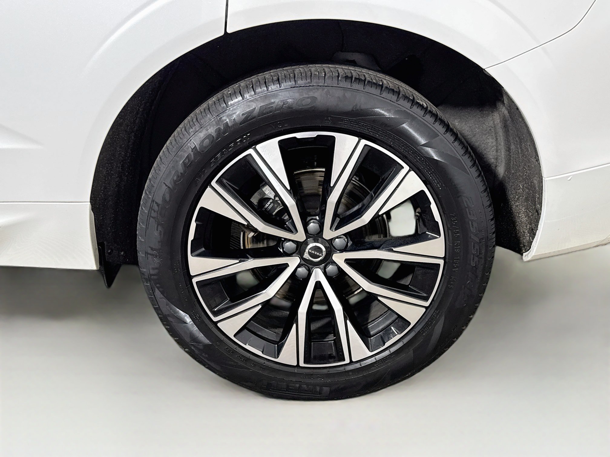Used 2024 Volvo XC60 B5 Plus w/ Protection Package Premier AWD/4WD image 29