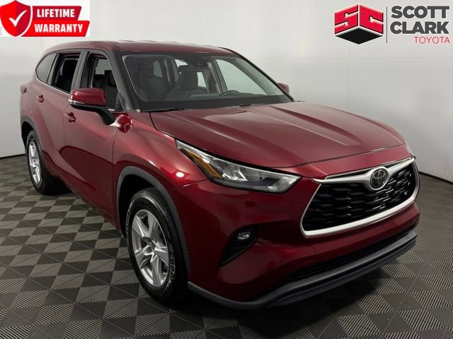 Used 2020 Toyota Highlander LE image 1