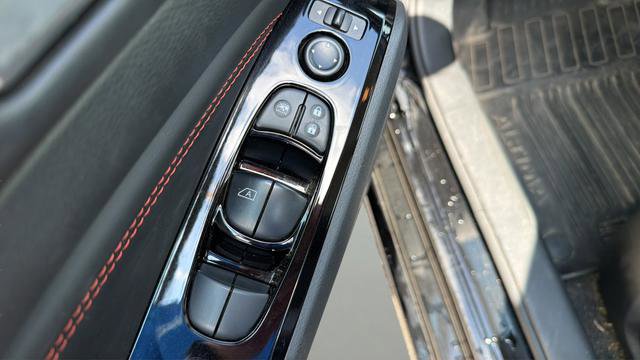 Used 2023 Nissan Altima 2.5 SR image 14