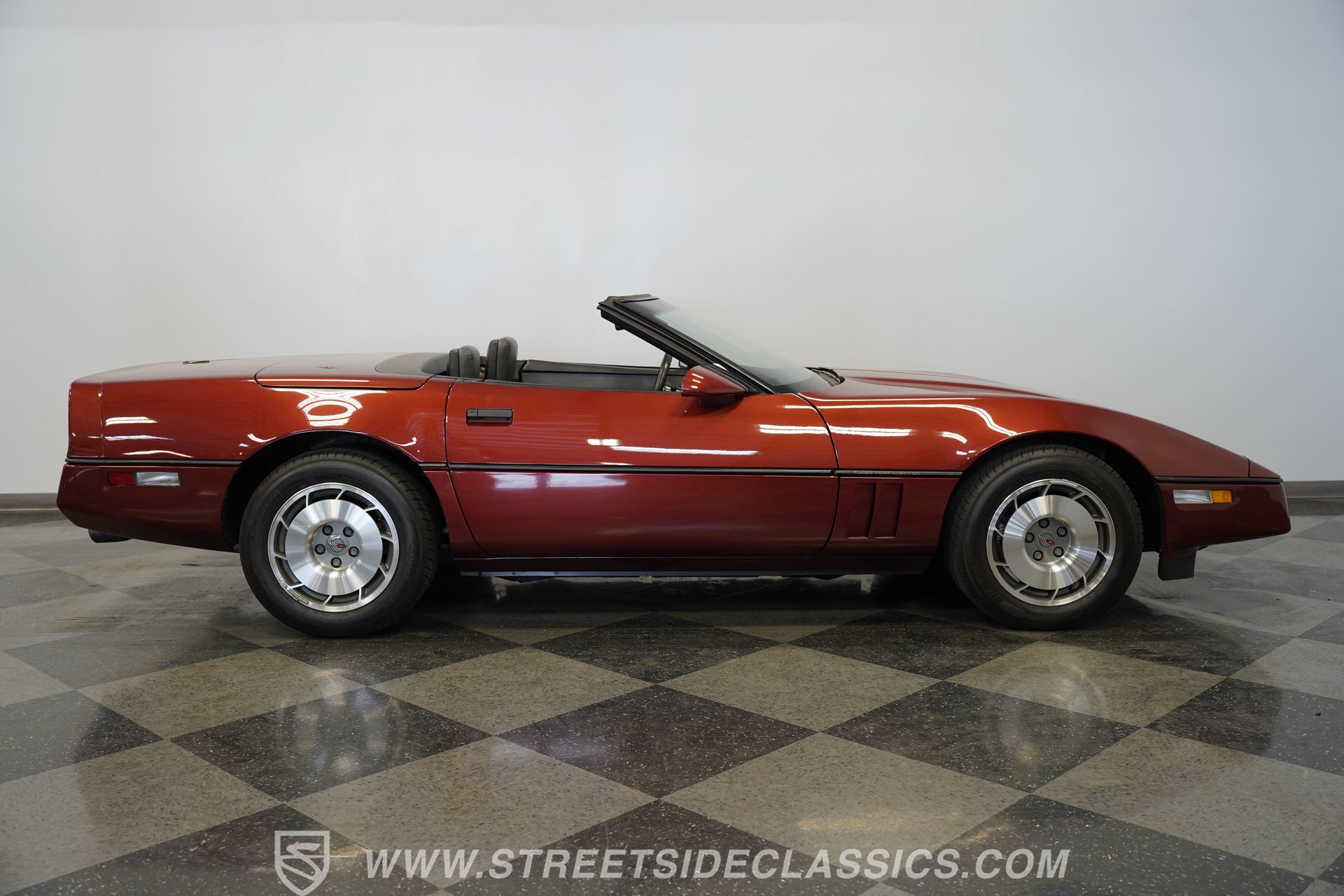 Used 1987 Chevrolet Corvette Convertible RWD image 15