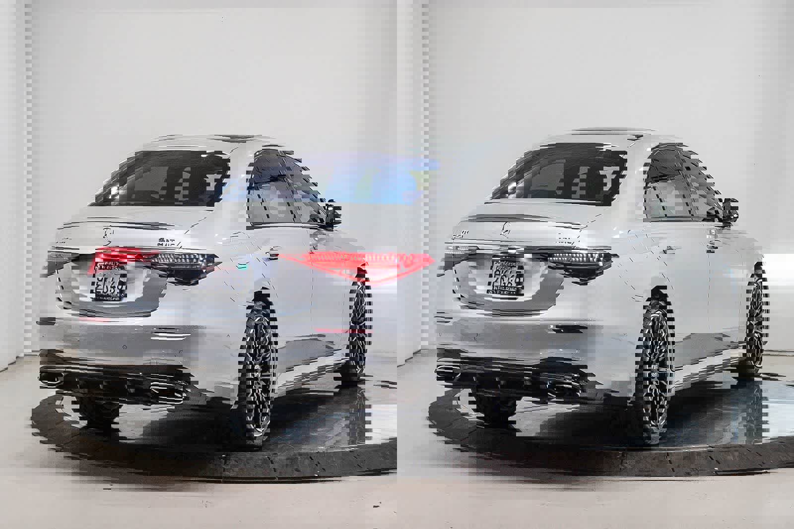 Used 2023 Mercedes-Benz S 500 S 500 image 4