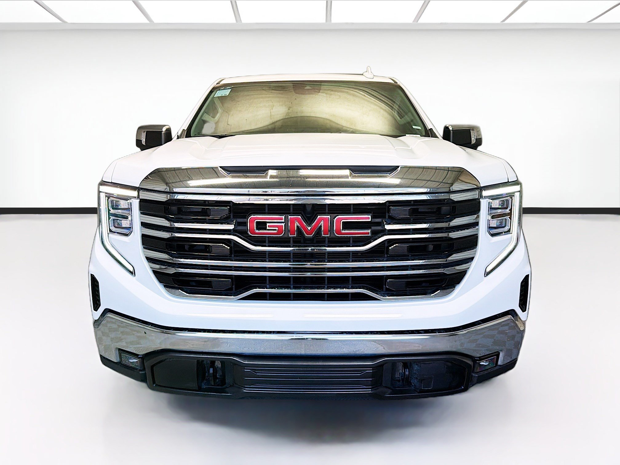 Used 2025 GMC Sierra 1500 SLT AWD/4WD image 2