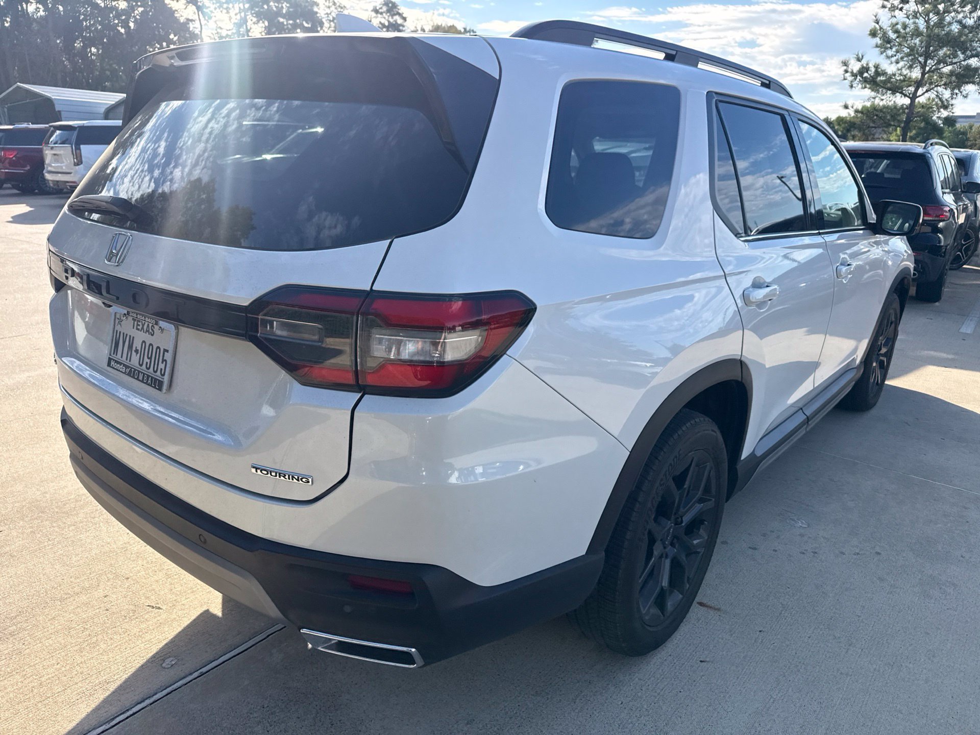 Used 2025 Honda Pilot Touring image 4