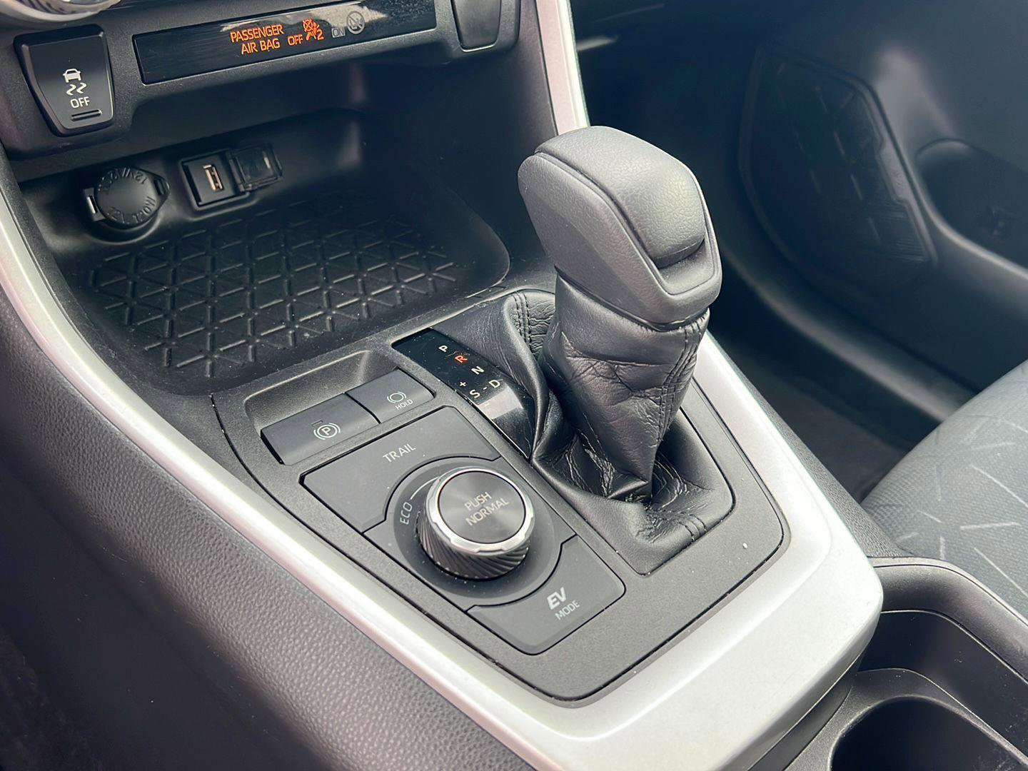 Used 2021 Toyota RAV4 XLE image 27