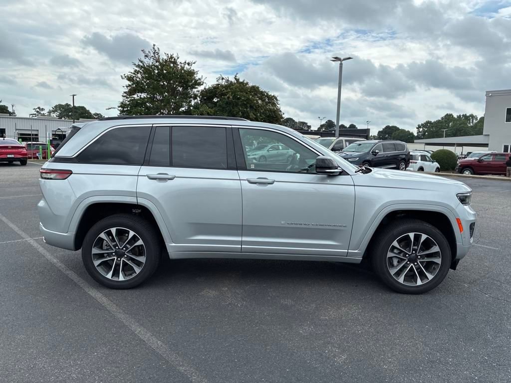New 2025 Jeep Grand Cherokee Overland w/ Luxury Tech Group IV AWD/4WD image 7