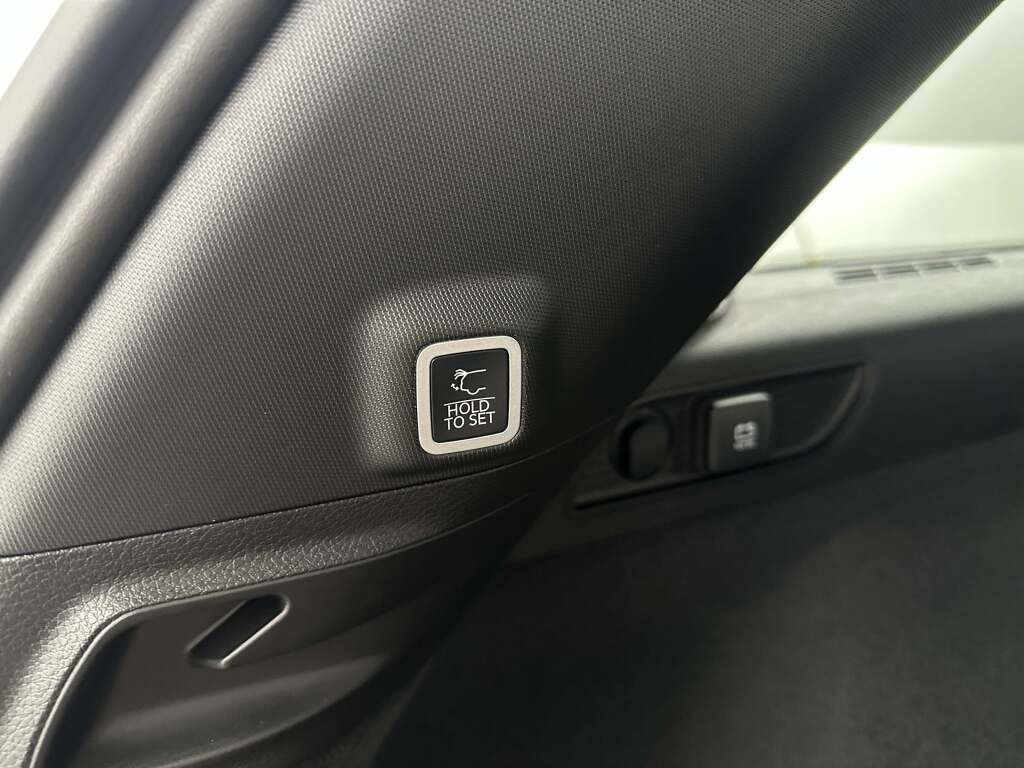 New 2025 Jeep Grand Cherokee Summit w/ Luxury Tech Group V image 38